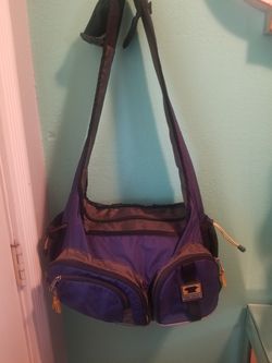 Nice carrying Bag over the shoulder style...lots of pockets..blue/gray/black color..Great condition!