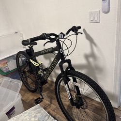 29" Genesis Incline Mountain Pro Bike Off Road Trail Tires 21-Speed Bicycle
JVSmart
