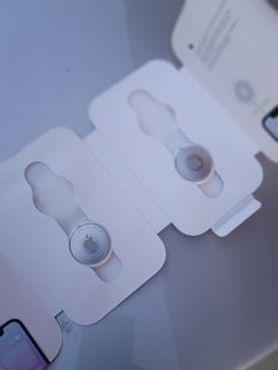 Apple AirTags (2)