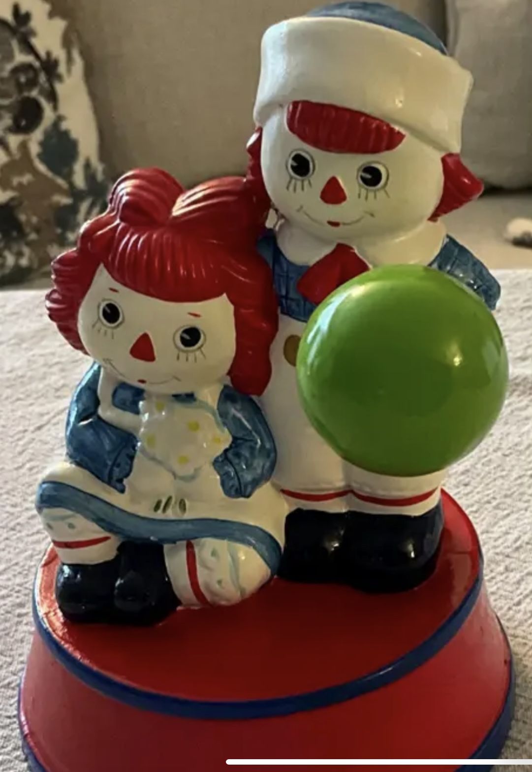 Vintage 1972 Fitz & Floyd music box features the beloved characters Raggedy Ann and Andy, with Andy holding a balloon