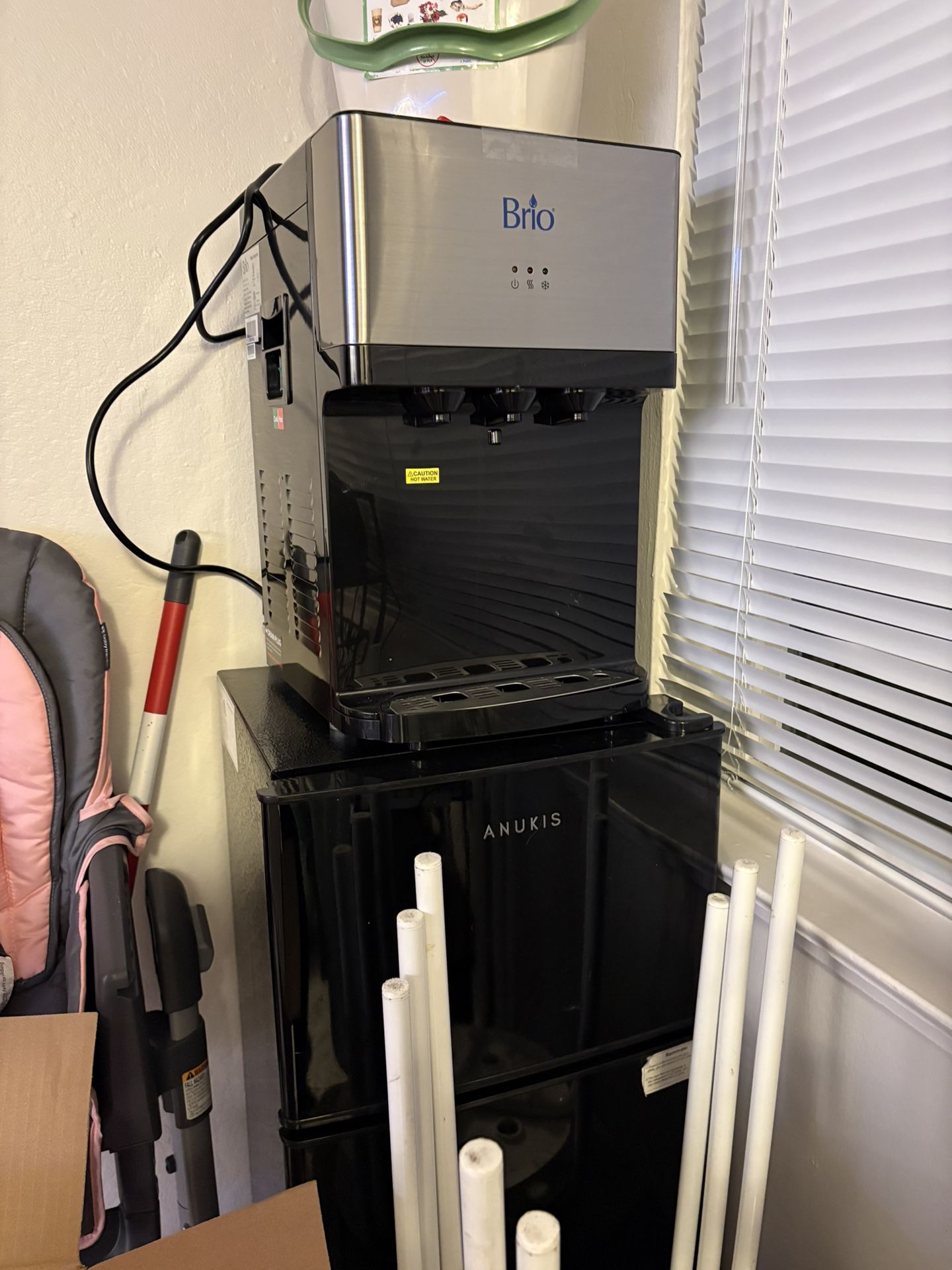 mini fridge/ water dispenser