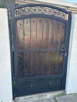 Side gate
