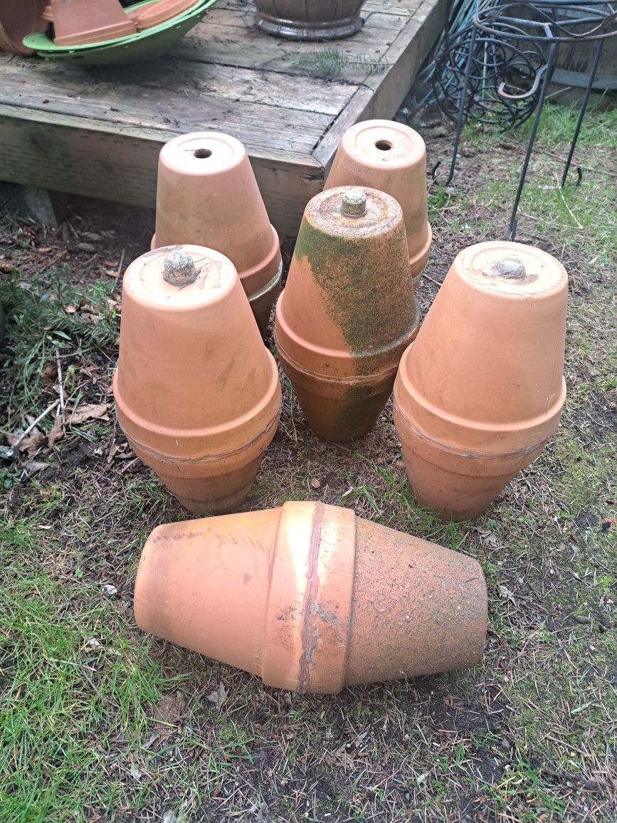 Ollas: Terracotta pots self-watering garden device