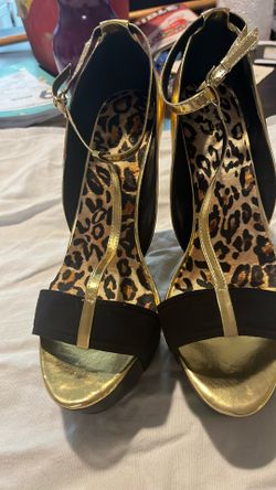 Size 11 Scenc  black and gold shoes
