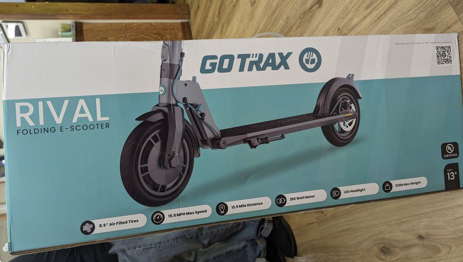 Electric scooter GoTrax Rival