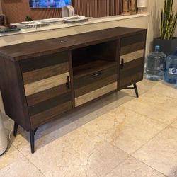 Rooms To Go Entertainment center