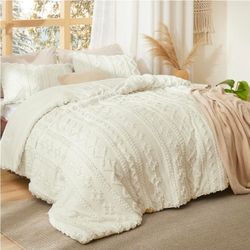 Bedsure Tufted Boho Comforter Set Twin Size - White Boho Bed Set, GentleSoft™ 2 Pieces Farmhouse-Style Embroidery Bedding, Gifts for Woman, Soft Jacqu