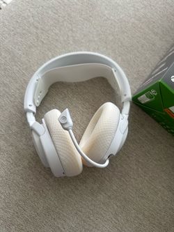 Steelseries Arctis Nova 5X Wireless headphones White