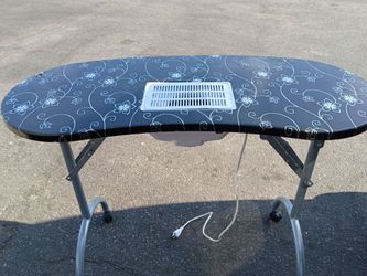 Manicure table