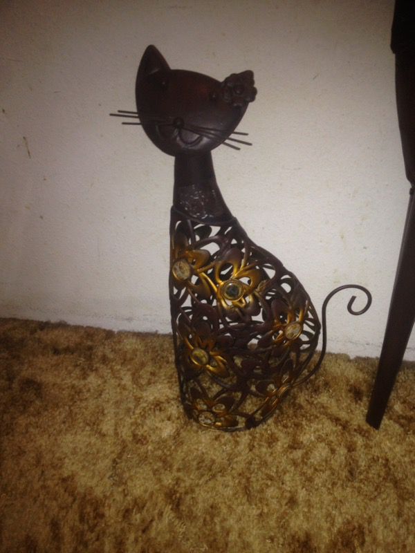 Metal cat and giraffe sculpture