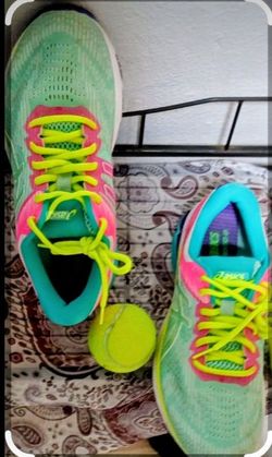 ASICS GT-2000 size 8 woman's running sneakers