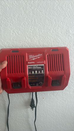 Milwaukee M18  Dual rapid charger