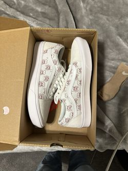Valentine’s Skull Vans
