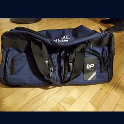 Nice Luggage / Bag On Wheels 