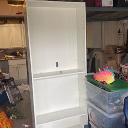 Free Shelf With 8 Shelves 