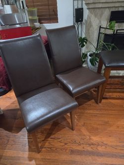 4 Dining room chairs, bench and the frame of a table not pictured