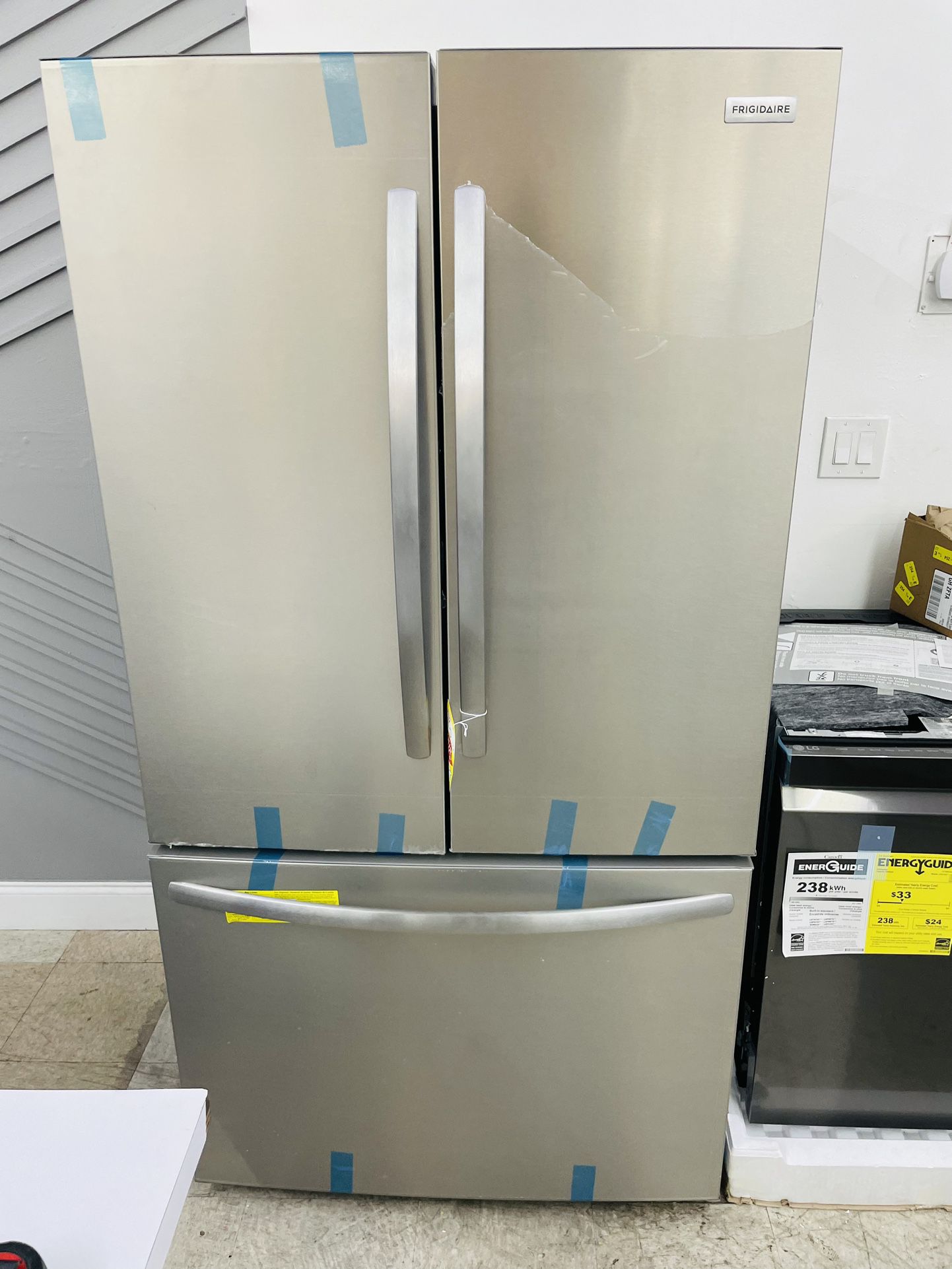 🔥🔥36” Frigidaire French Door Refrigerator 