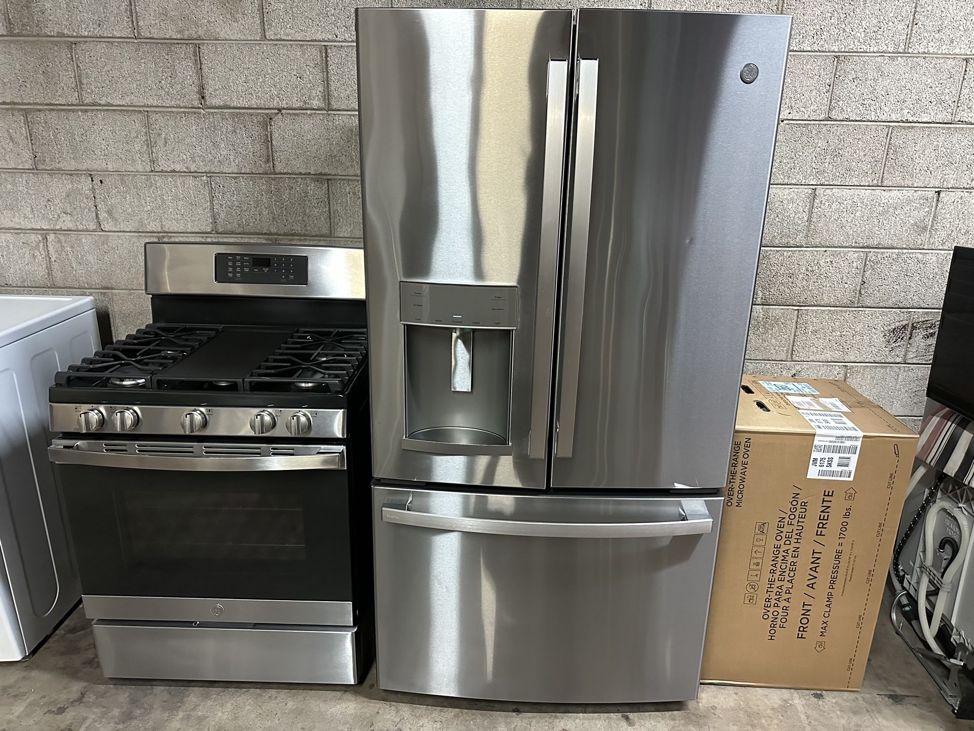 VERY NICE  GE KITCHEN APPLIANCES  SET EXCELLENT CONDITIONS LIKE NEW 