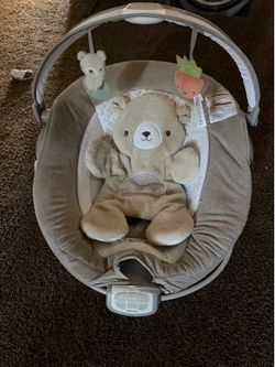 Baby vibrating bouncer