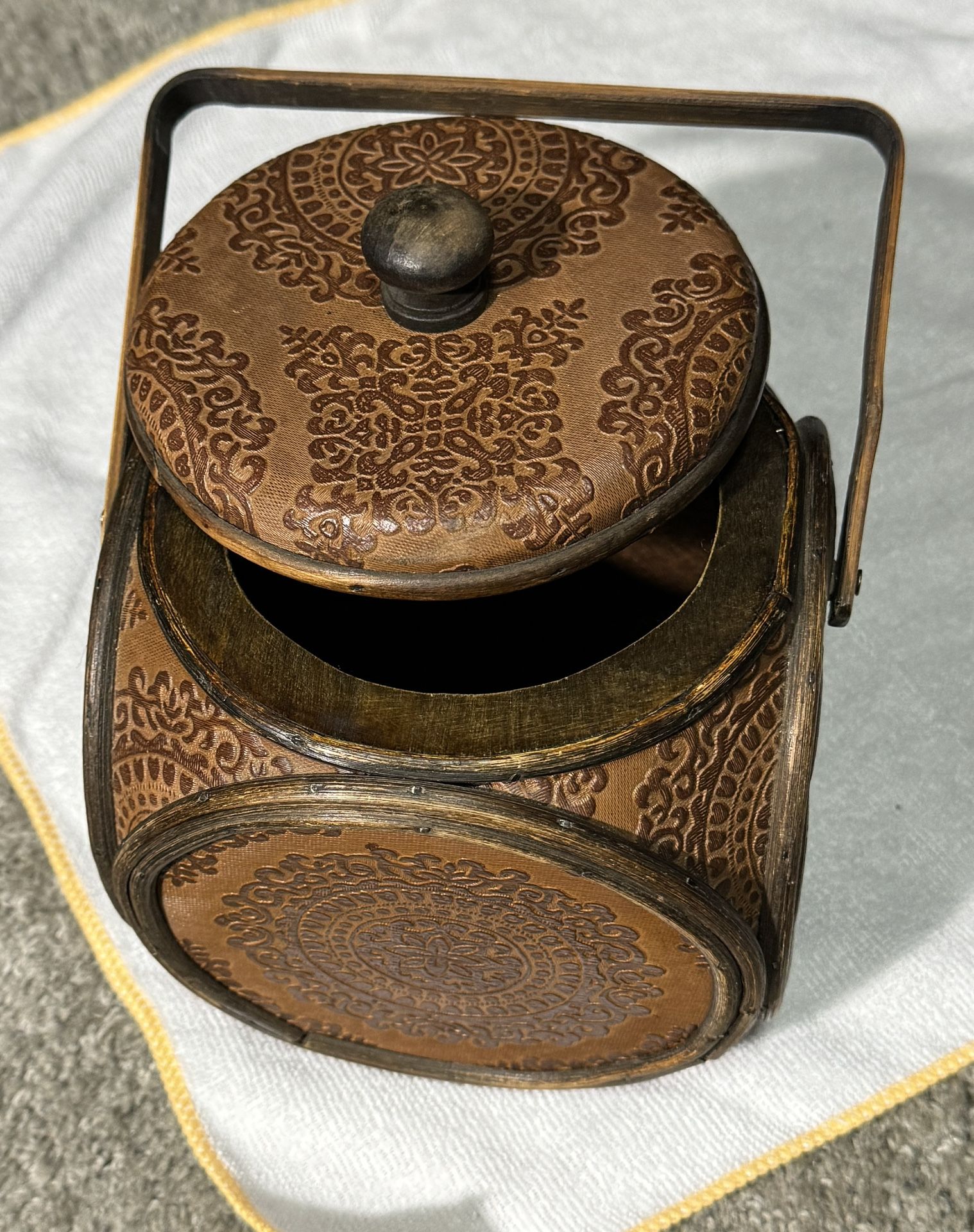 Chinese Tea Tobacco Basket Wood with Lid...