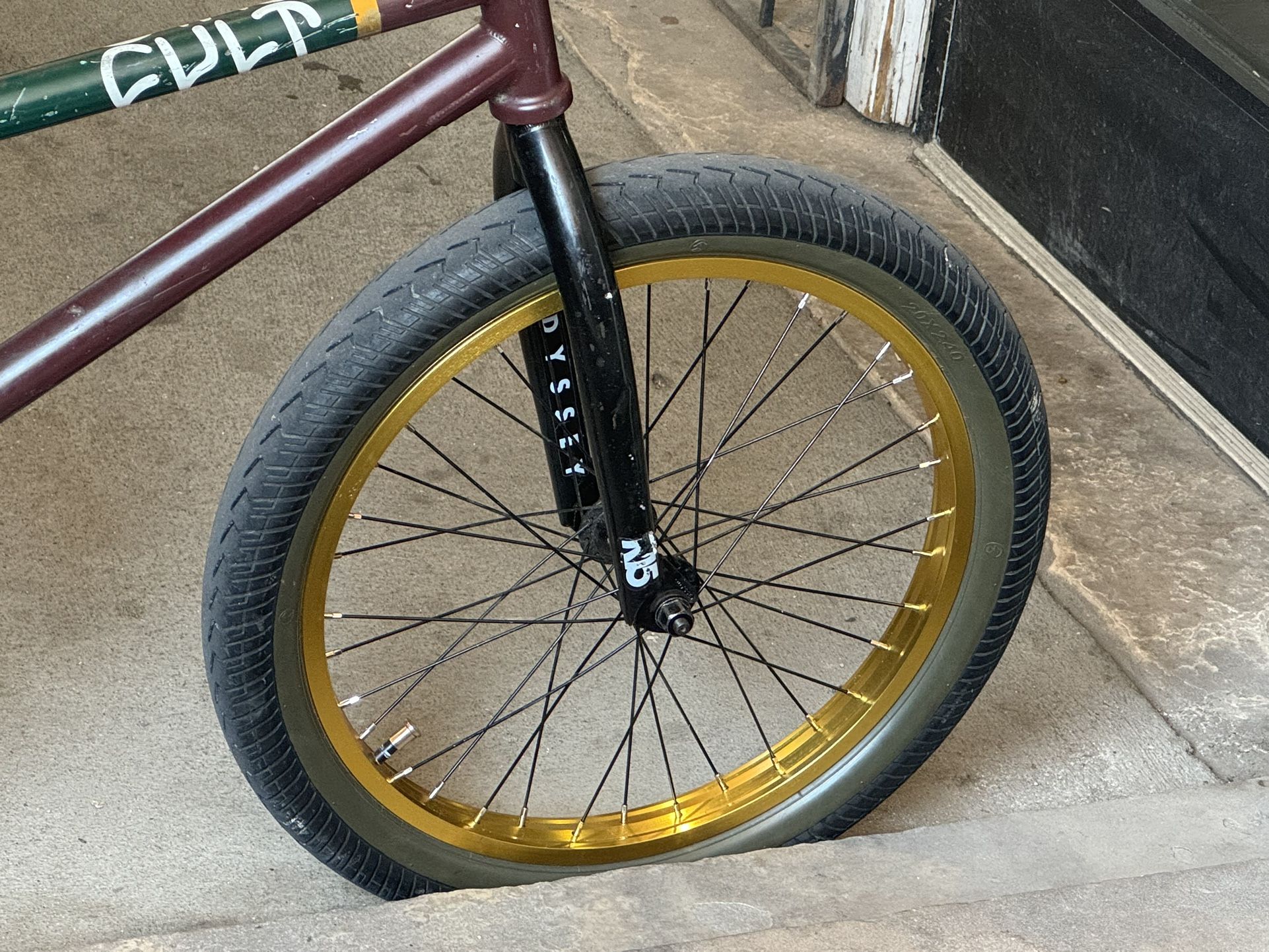 Cult bmx Frame With Shadow Conspiracy Crank Tred And Chain
