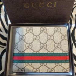 Brand New Men's Wallet Perfect For Christmas ⛄ 🌲 Comes With The Box 🎁