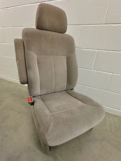 Genuine Honda Odyssey 1995 thru 1998 2nd Row Rear seat(Driver Side) & 5 Headrests Beige color  Also Fits Isuzu Oasis Headrest