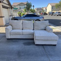 BEAUTIFUL BEIGE SECTIONAL + FREE DELIVERY 