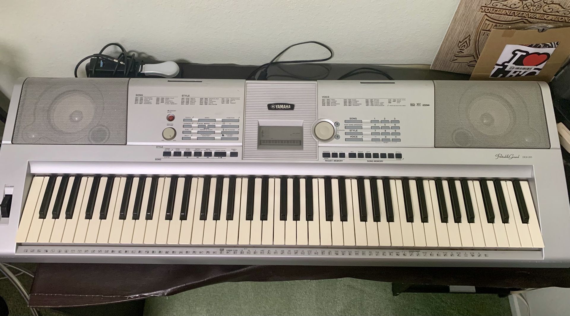 YAMAHA キーボード DGX-205 YAMAHA DGX-203 / DGX-205 [Electronic Keyboard Models & Demo Songs