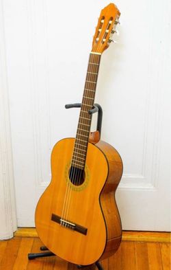 EX+ Lucero LC100 Spruce Top Classical Guitar