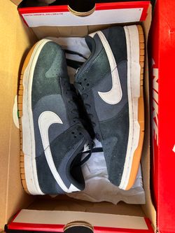 Nike dunks size (7.5 men / 9 women)