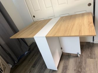 Foldable table