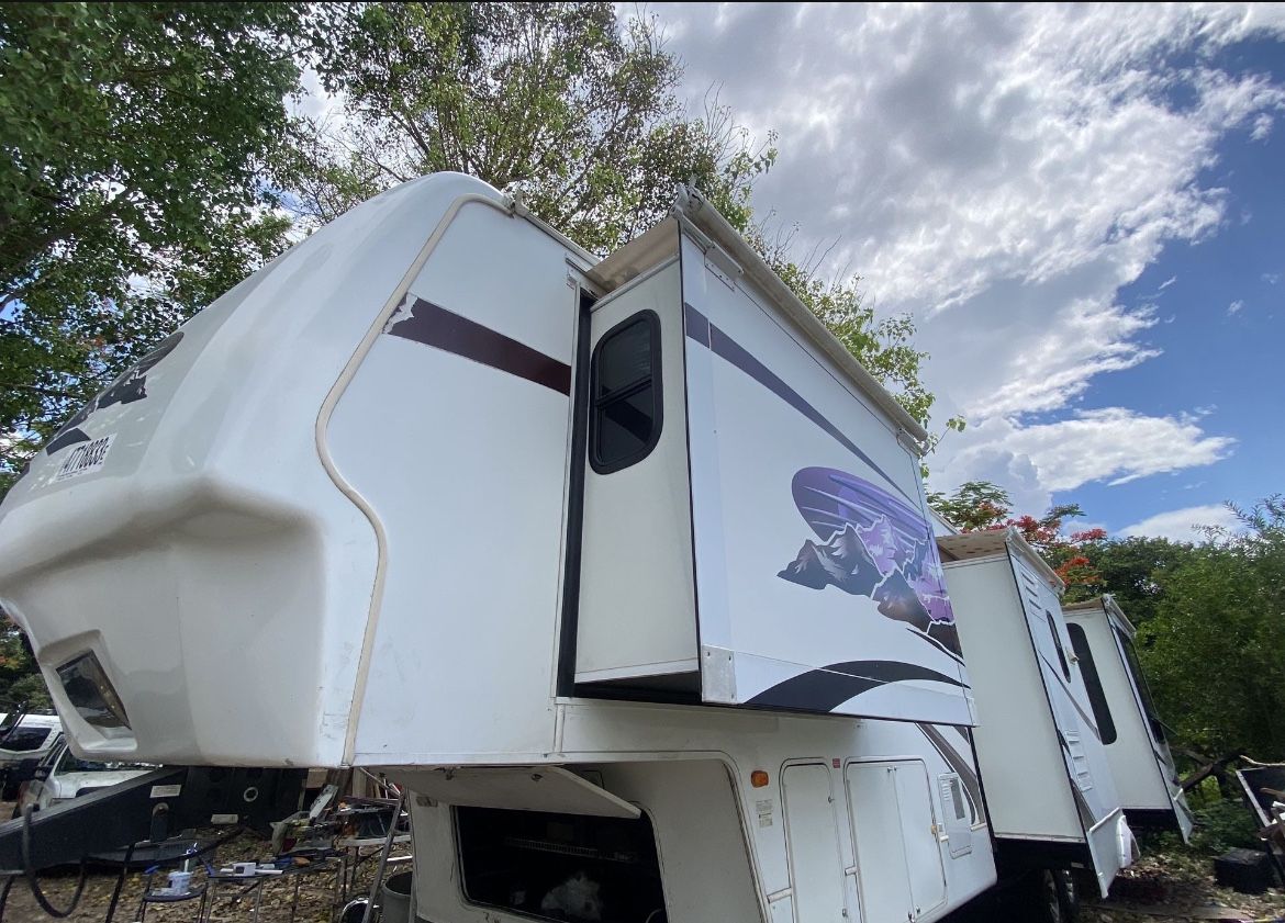 Montanna 5th Wheel for Sale in Miami, FL - OfferUp