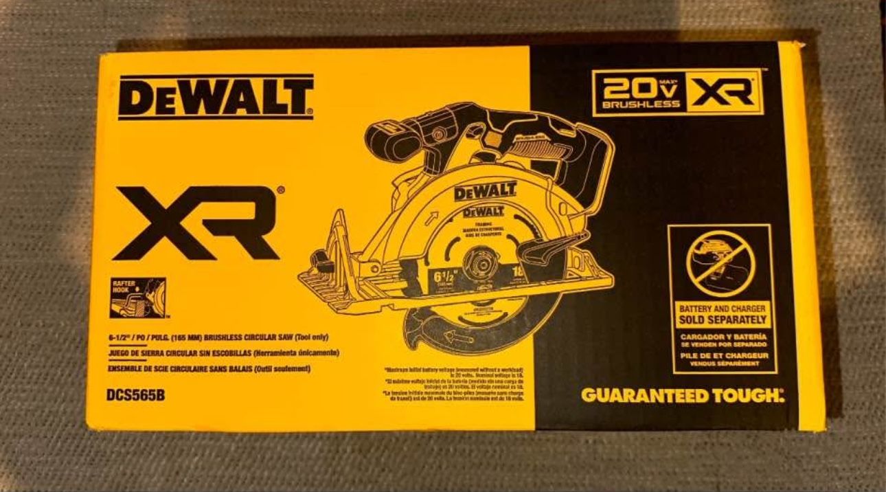 DEWALT XR Brushless Cordless Circular Saw - Max 6-1/2-in 20-volt