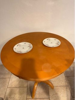 Dinner table for sale