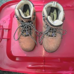 Woman's Work Boots size 7.5. Steel Toe/Waterproof 