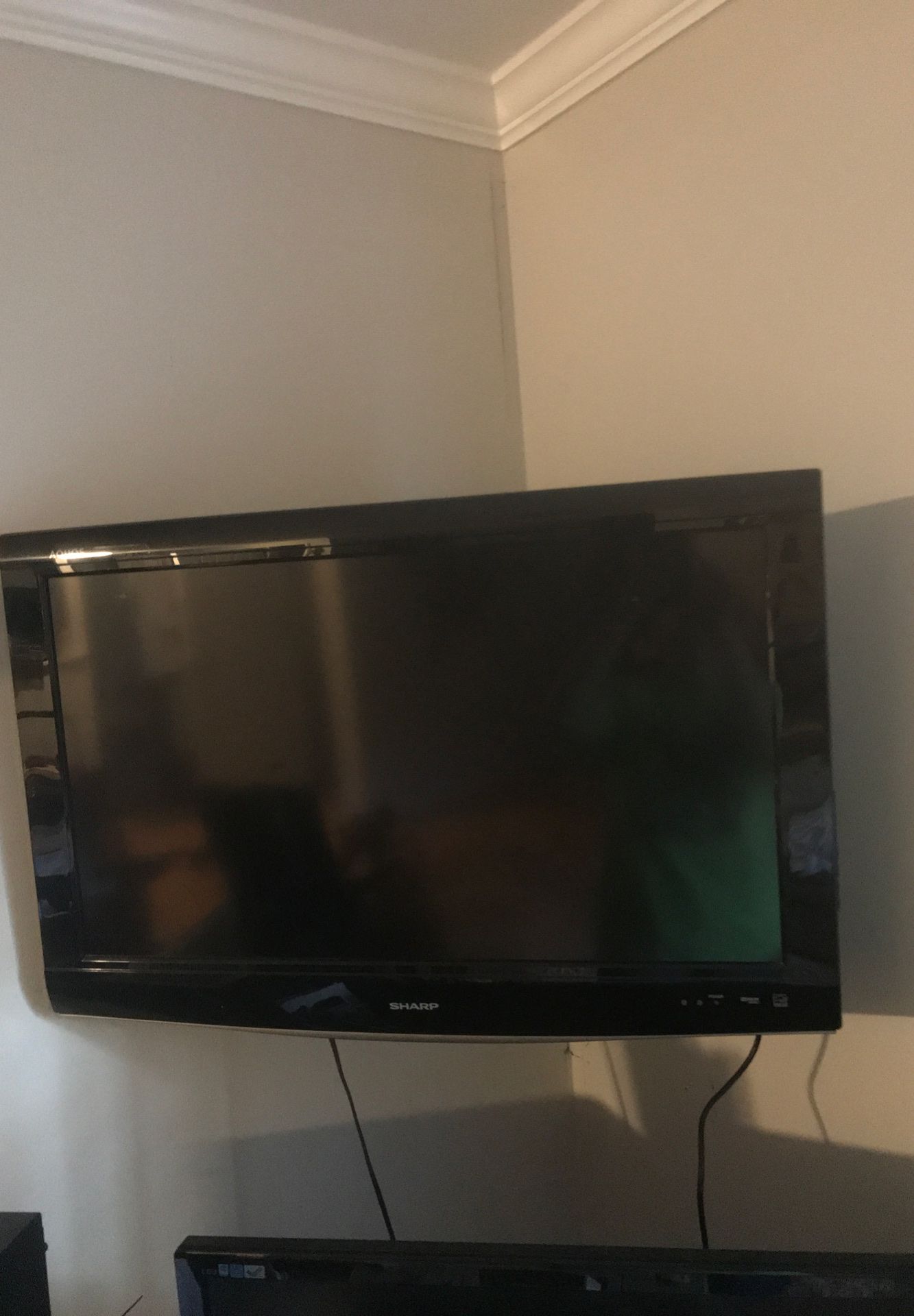 Wall mounted tv
