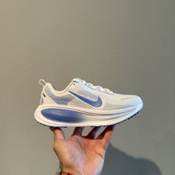 Women Nike Vomero 18 Size 6.5 - NEW