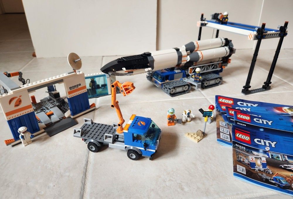 LEGO City Rocket Assembly & Transport 60229 w/Minifigs Assembled