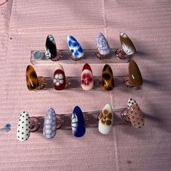 Custom press on nail sets!!