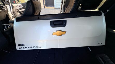 Chevrolet Silverado Tailgate LTZ PEARL WHITE