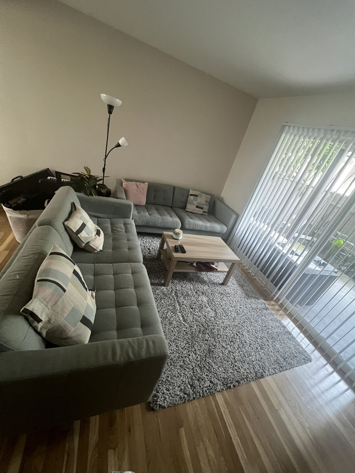 Sofa Green Light /wood and 4 Pillows