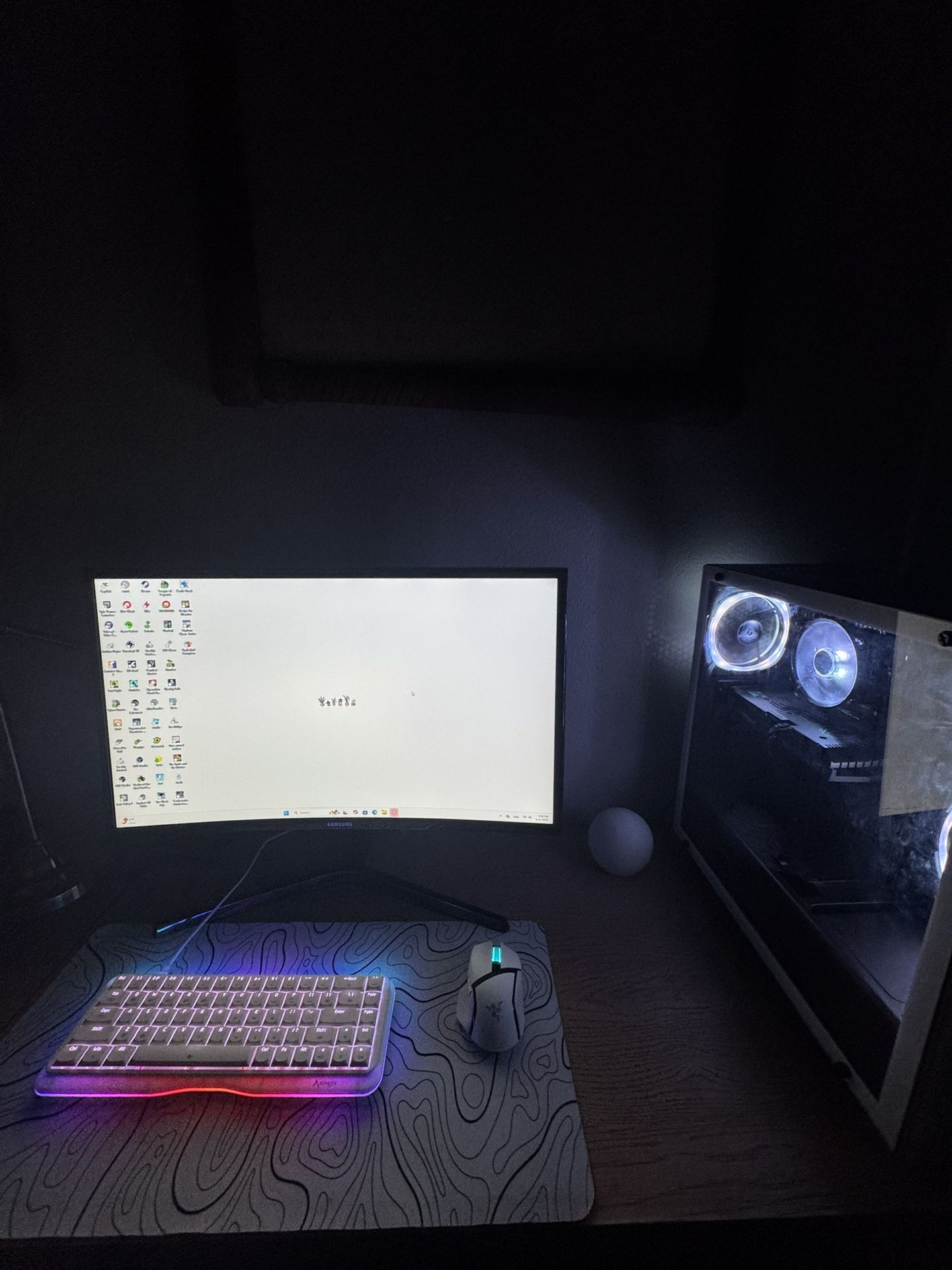 Gaming Pc Setup Comes With Everything On Screen 