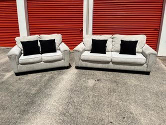 Couch set (Delivery available)