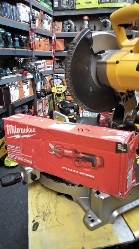 MILWAUKEE BRUSHLESS M12 PRUNING SHEARS (TOOL ONLY)