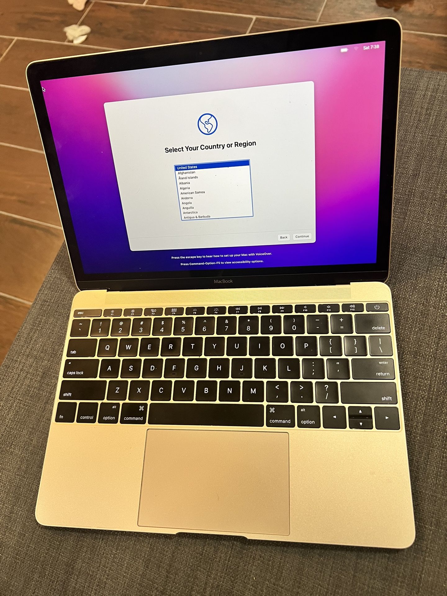 12” MacBook Model 1534 M7 Chip Gold Color