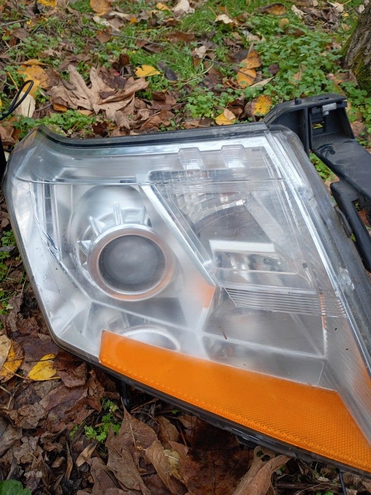 2010 To 2013 Cadillac Srx Passenger Headlight 