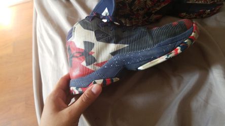 Size 6 under armor boy shoes use a few times