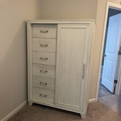 Chest/Armoire 