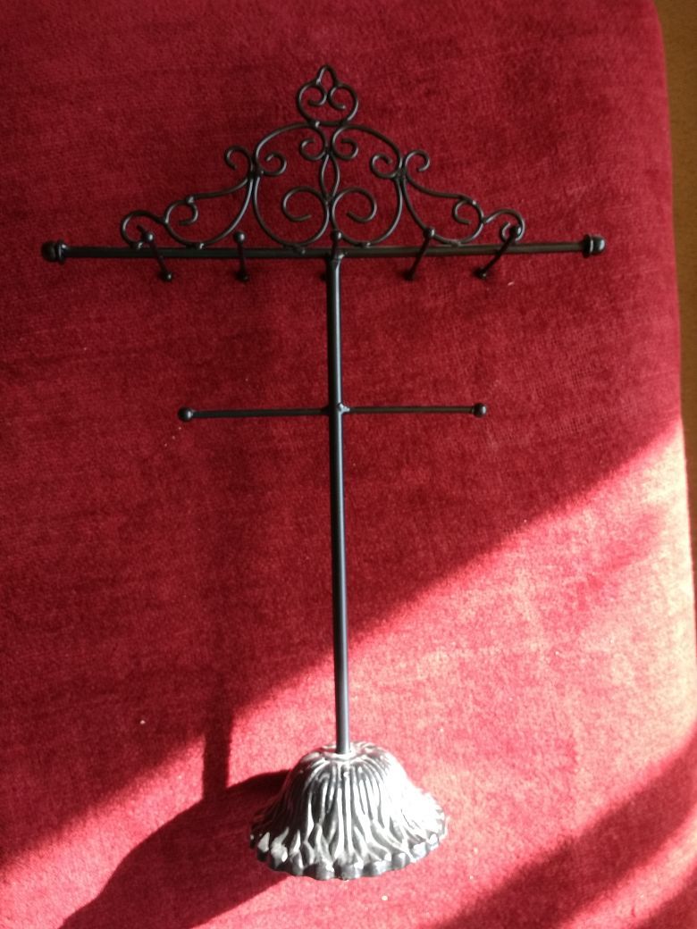 Metal jewelry hanger